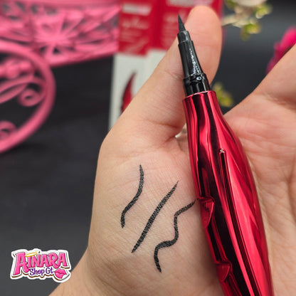 Delineador de ojos líquido negro AINARA SHOP GT con punta de precisión y empaque metálico rojo resistente al agua